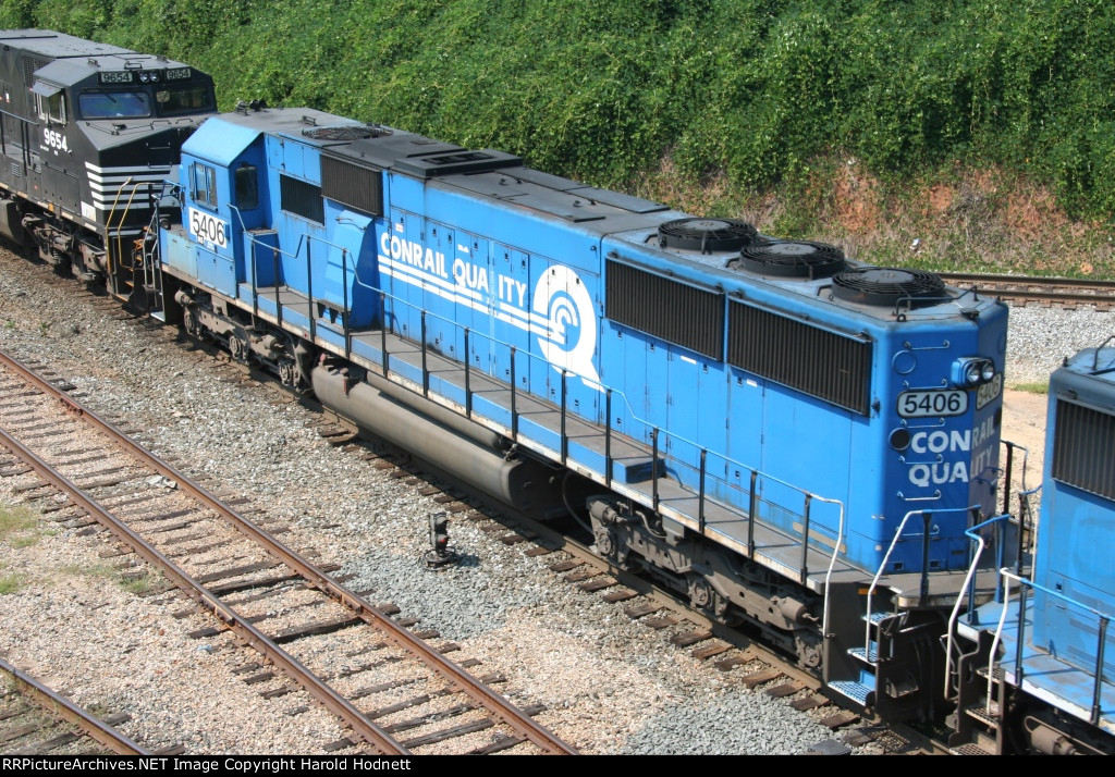 NS 5406 heads across Boylan Junction